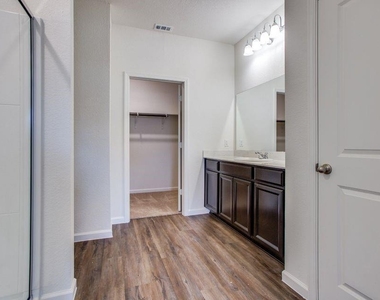 304 Briar Cove - Photo Thumbnail 8