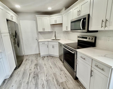 3301 Spanish Moss Terrace - Photo Thumbnail 5