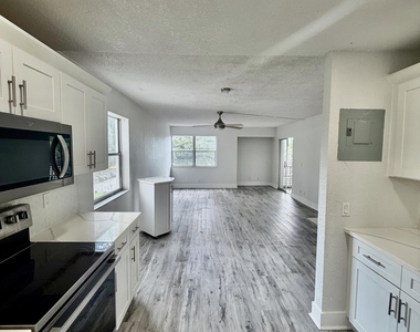 3301 Spanish Moss Terrace - Photo Thumbnail 7
