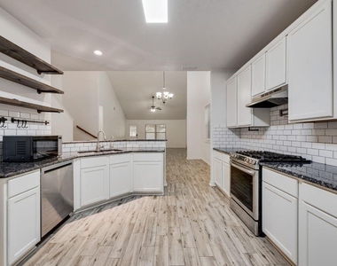 1816 Castle Creek Drive - Photo Thumbnail 9