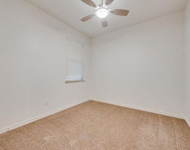 1816 Castle Creek Drive - Photo Thumbnail 12