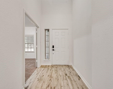 1816 Castle Creek Drive - Photo Thumbnail 2