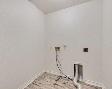 1816 Castle Creek Drive - Photo Thumbnail 14