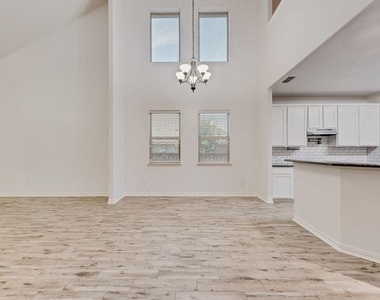 1816 Castle Creek Drive - Photo Thumbnail 7