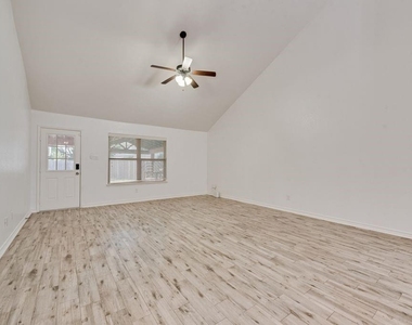 1816 Castle Creek Drive - Photo Thumbnail 3