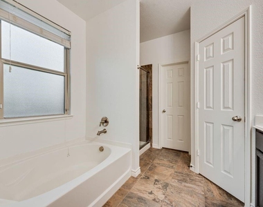 1816 Castle Creek Drive - Photo Thumbnail 18