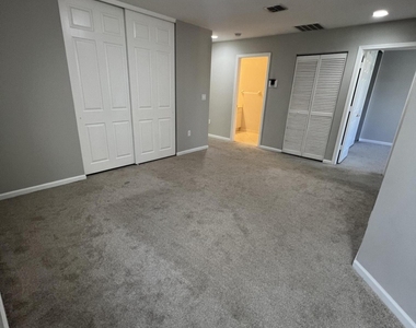9070 Dupont Place - Photo Thumbnail 27