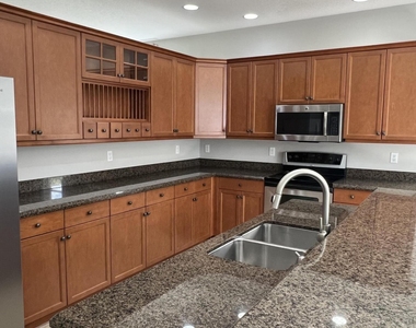 9070 Dupont Place - Photo Thumbnail 8