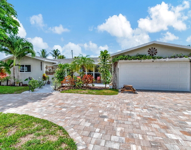 1066 Sw 25th Way - Photo Thumbnail 1