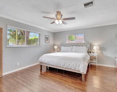 1066 Sw 25th Way - Photo Thumbnail 11
