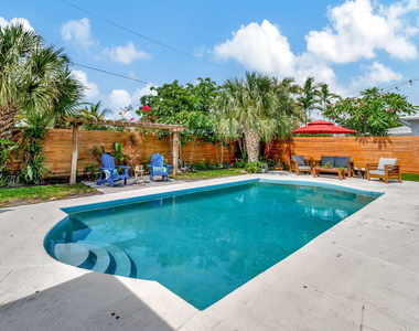 1066 Sw 25th Way - Photo Thumbnail 19
