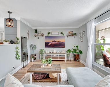 1066 Sw 25th Way - Photo Thumbnail 4