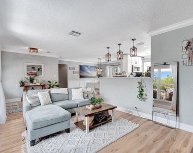 1066 Sw 25th Way - Photo Thumbnail 5