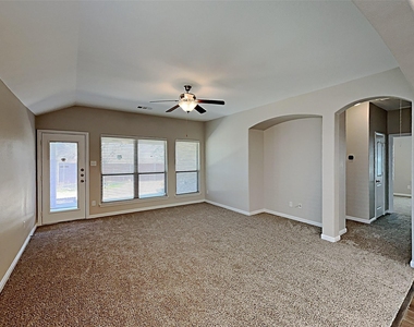 1025 Prairie Heights Drive - Photo Thumbnail 10