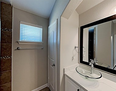1025 Prairie Heights Drive - Photo Thumbnail 14