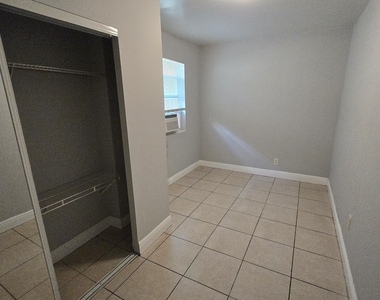 1012 Nw 2nd - Photo Thumbnail 7