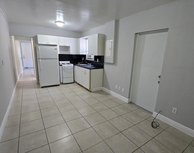 1012 Nw 2nd - Photo Thumbnail 1