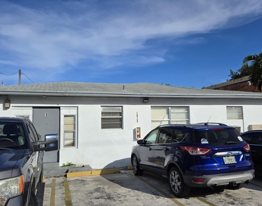 1012 Nw 2nd - Photo Thumbnail 8