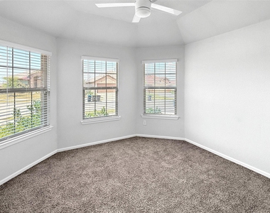 9749 Walnut Cove Drive - Photo Thumbnail 8