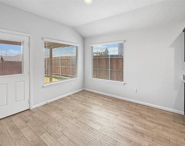 9749 Walnut Cove Drive - Photo Thumbnail 4