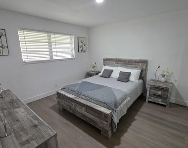704 Ne 8th Street - Photo Thumbnail 4