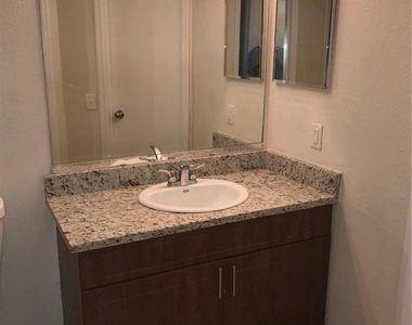 12400 Vista Isles Drive - Photo Thumbnail 8