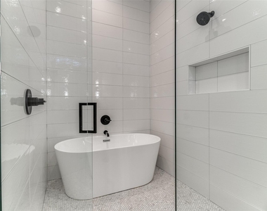 911 Muncie Avenue - Photo Thumbnail 11