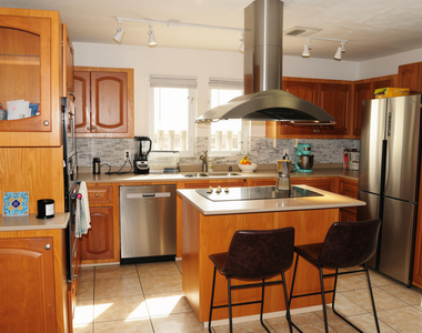 114 Ne 16th Terrace - Photo Thumbnail 3