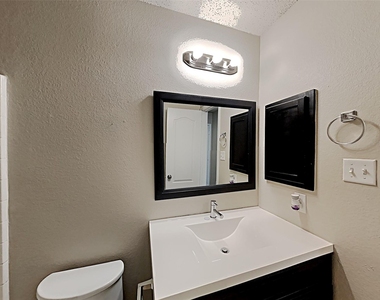 1210 Hampton Drive - Photo Thumbnail 10