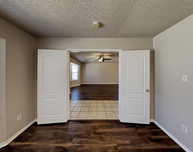 1210 Hampton Drive - Photo Thumbnail 6