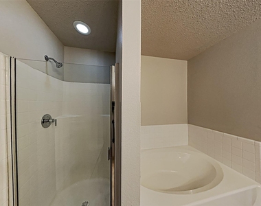 1210 Hampton Drive - Photo Thumbnail 14