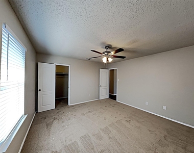1210 Hampton Drive - Photo Thumbnail 9