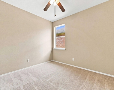 2833 Wakecrest Drive - Photo Thumbnail 14