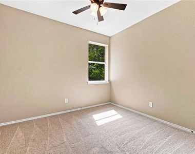 2833 Wakecrest Drive - Photo Thumbnail 16