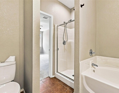 2833 Wakecrest Drive - Photo Thumbnail 12