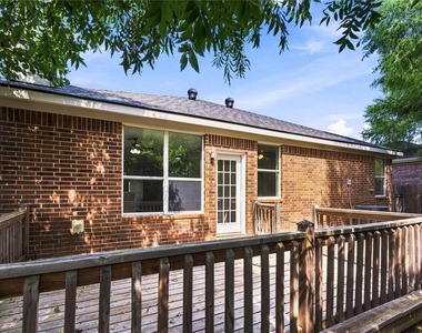 2833 Wakecrest Drive - Photo Thumbnail 17