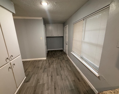 100 E Brown Street - Photo Thumbnail 9