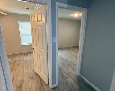 100 E Brown Street - Photo Thumbnail 17
