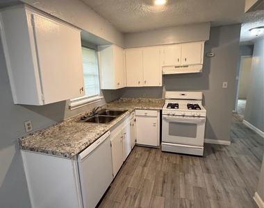100 E Brown Street - Photo Thumbnail 6