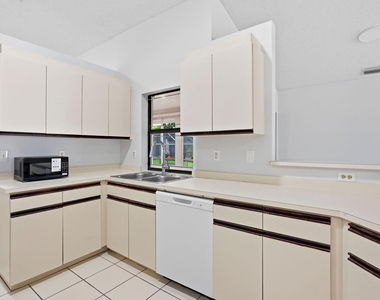 2171 Nw 76th Avenue - Photo Thumbnail 13