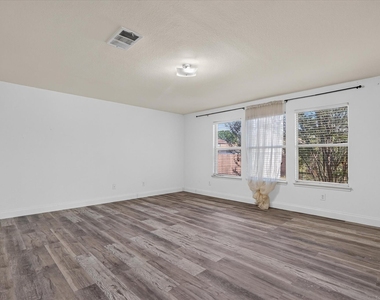 2112 Aster Trail - Photo Thumbnail 5
