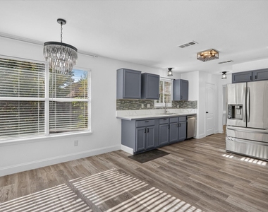 2112 Aster Trail - Photo Thumbnail 2