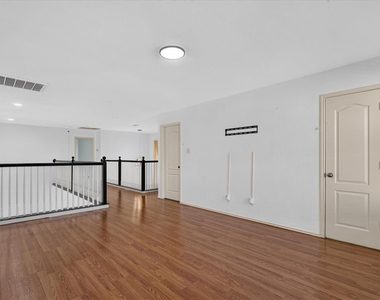 2112 Aster Trail - Photo Thumbnail 7