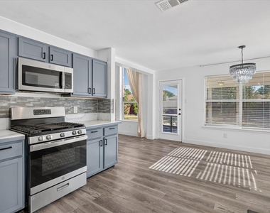 2112 Aster Trail - Photo Thumbnail 3