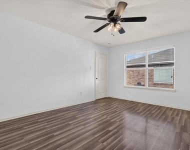 2112 Aster Trail - Photo Thumbnail 9