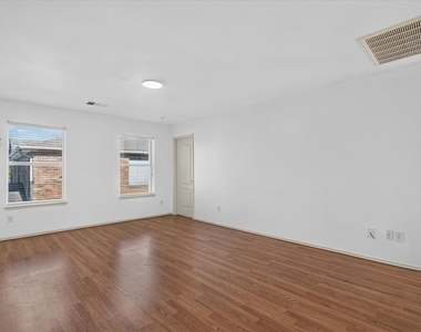 2112 Aster Trail - Photo Thumbnail 6