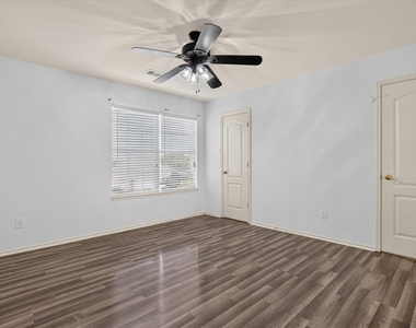 2112 Aster Trail - Photo Thumbnail 8
