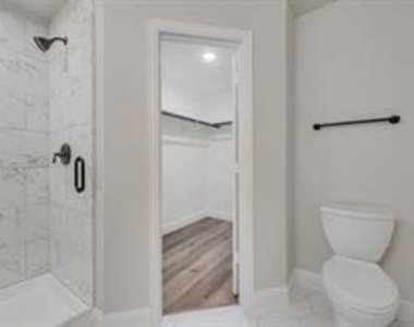 721 N Jefferson Street - Photo Thumbnail 5