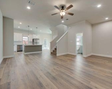 721 N Jefferson Street - Photo Thumbnail 1