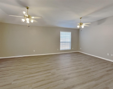 3205 Muleshoe Lane - Photo Thumbnail 5